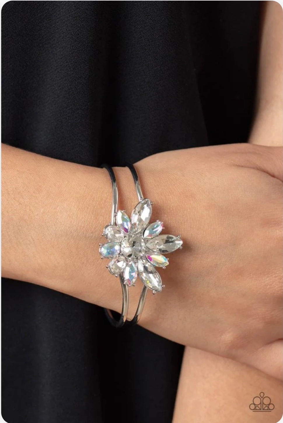 Paparazzi Chic Corsage White Bracelet