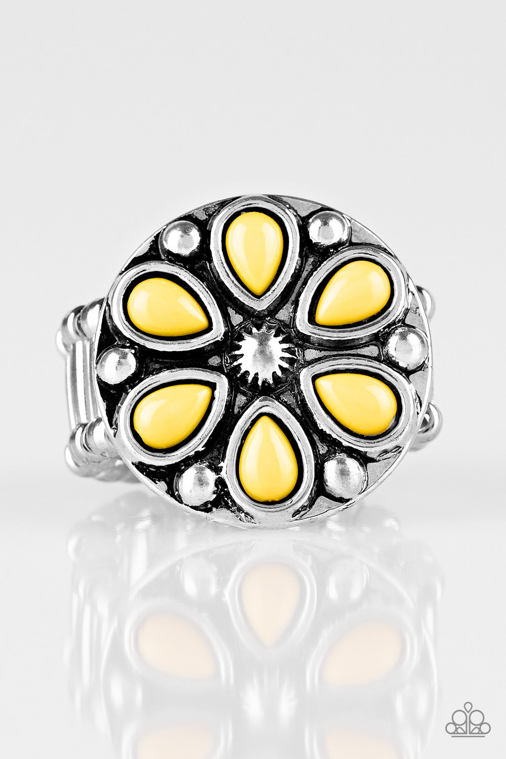 Paparazzi Color Me Calla Lily - Yellow Ring