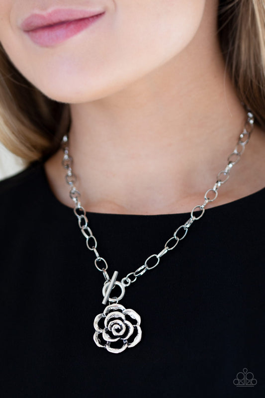 Paparazzi Beautifully In Bloom - Silver Necklace