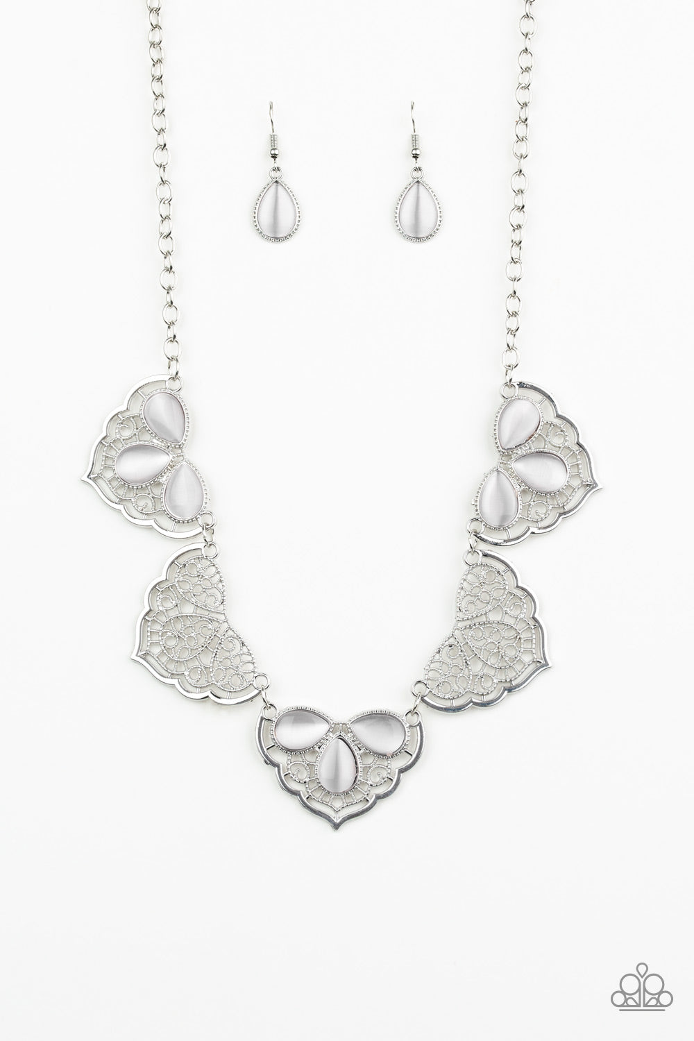 Paparazzi East Coast Essence - White Necklace