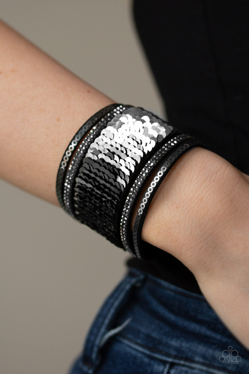 Paparazzi Heads Or MERMAID Tails - Black Bracelet