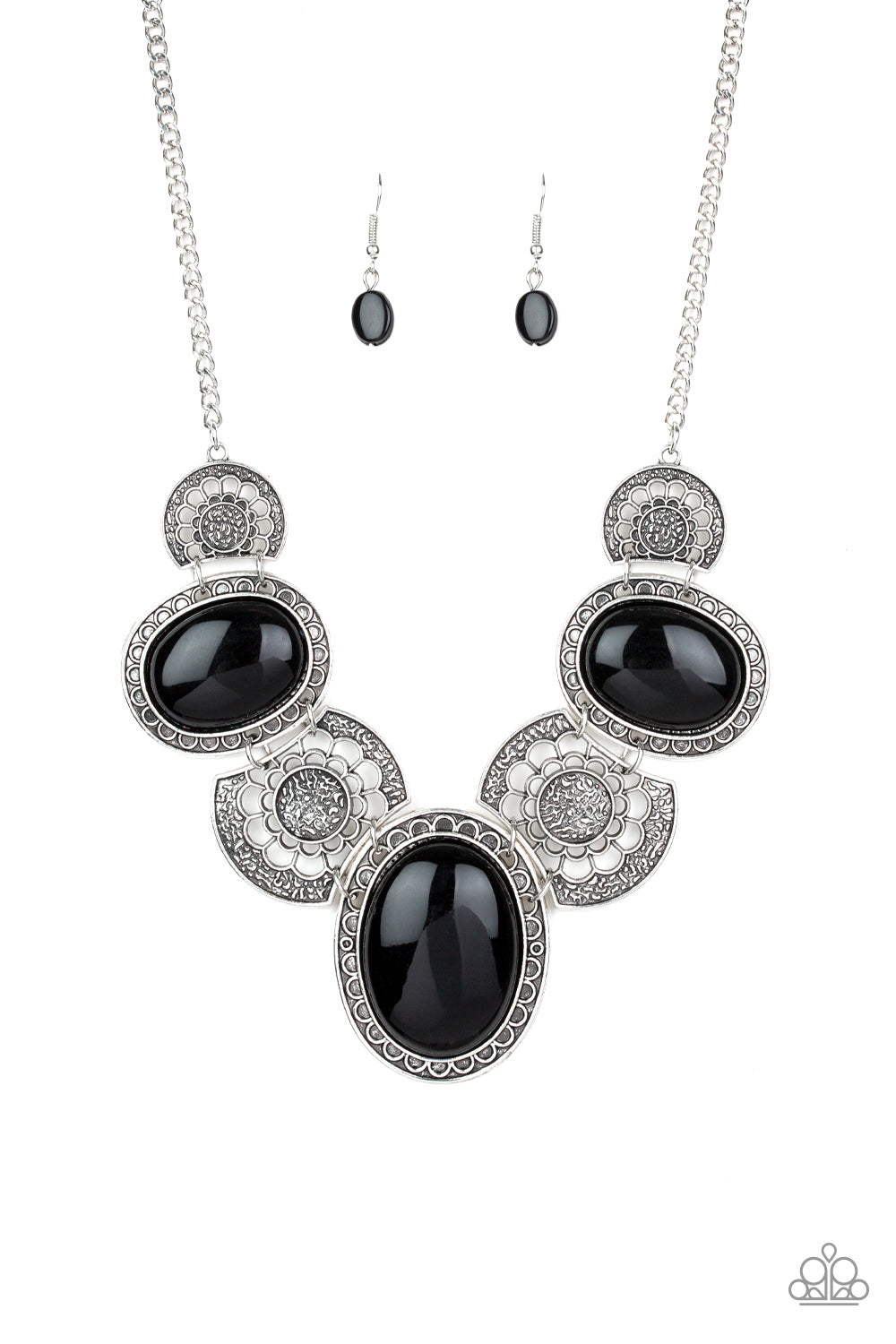 Paparazzi The Medallion-aire - Black Necklace