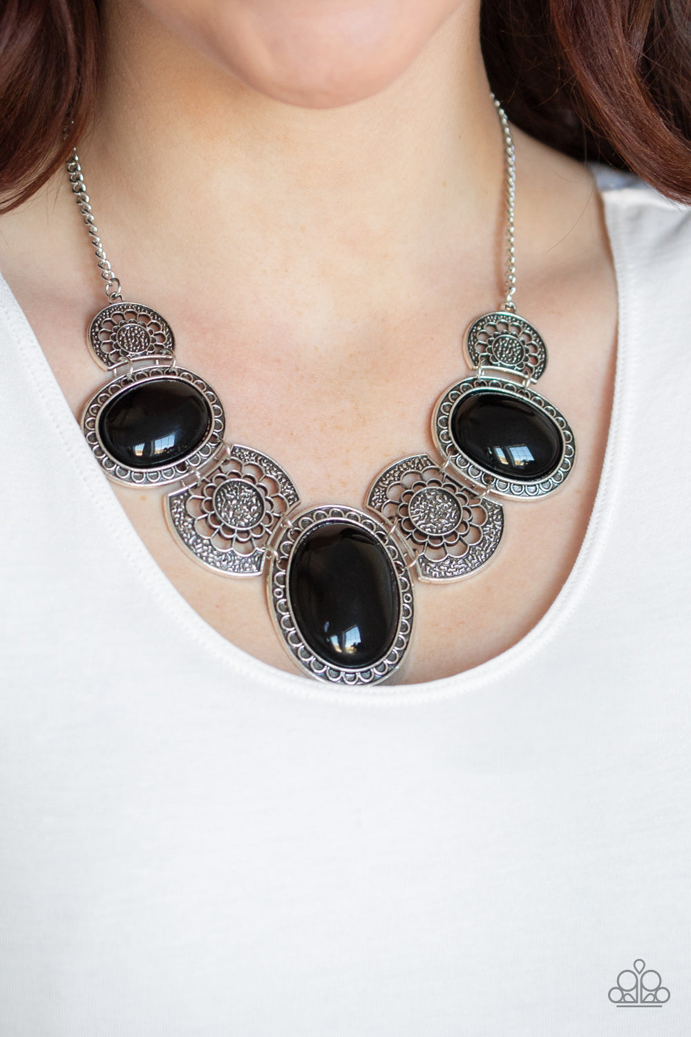 Paparazzi The Medallion-aire - Black Necklace