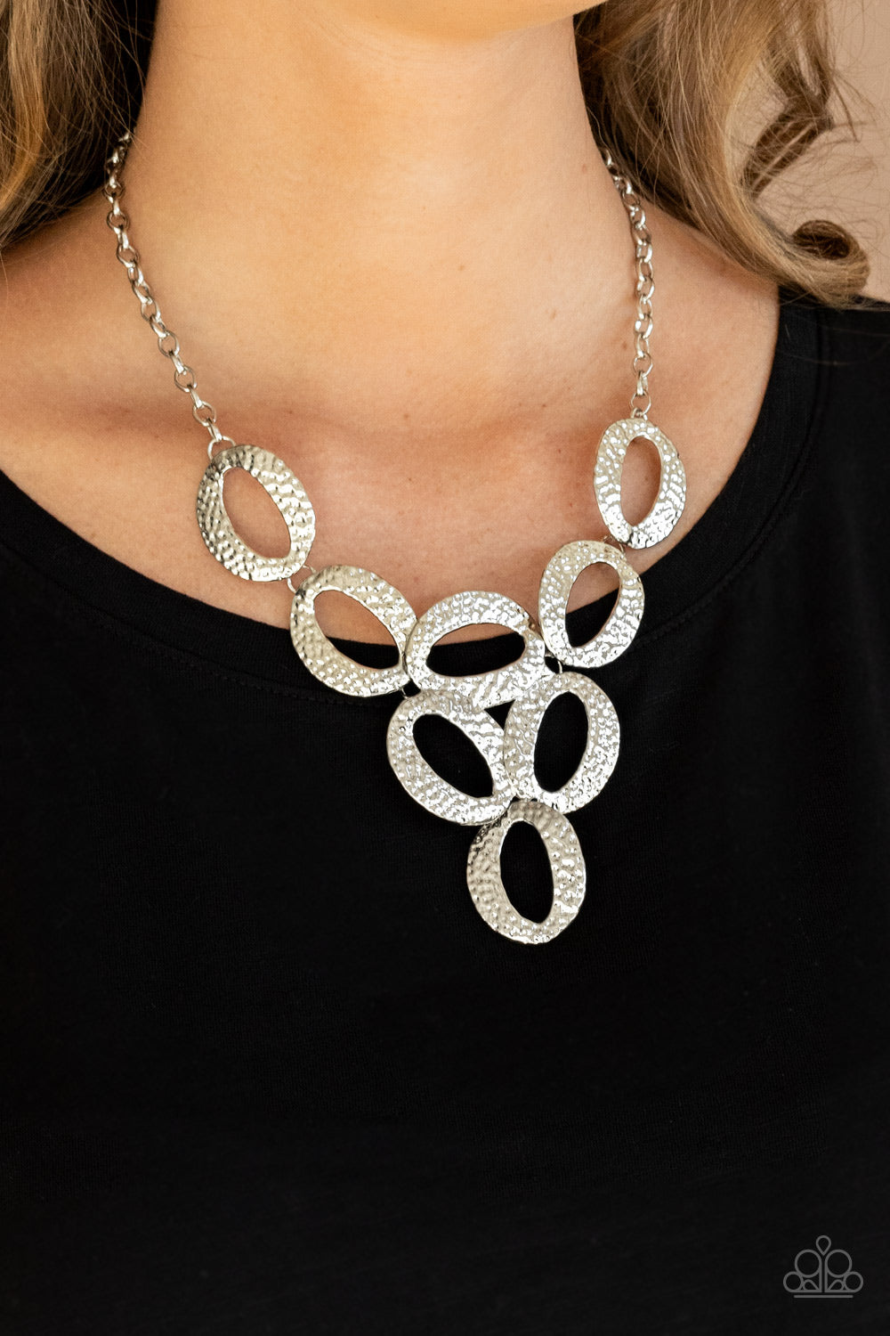 Paparazzi OVAL The Limit - Silver Necklace