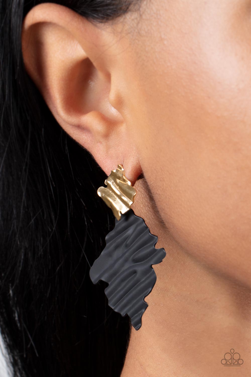 Paparazzi Crimped Couture - Gold Earring