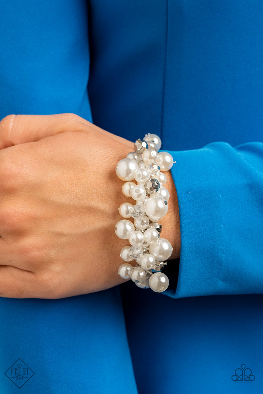 Paparazzi Elegantly Exaggerated - White Bracelet