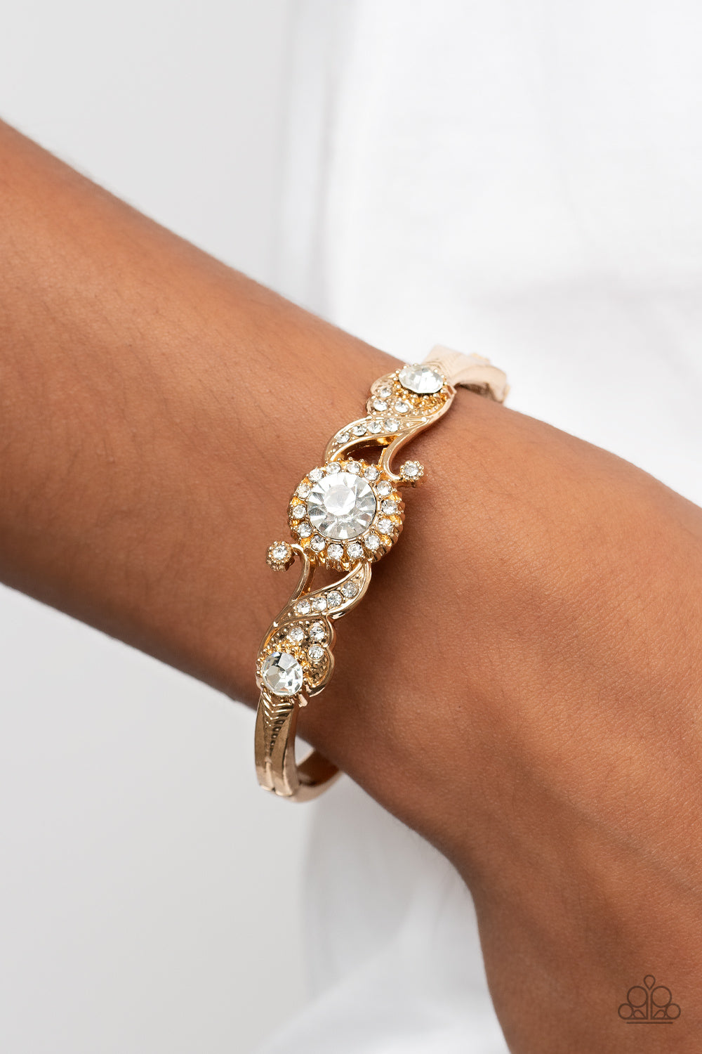 Paparazzi Expert Elegance - Gold Bracelet